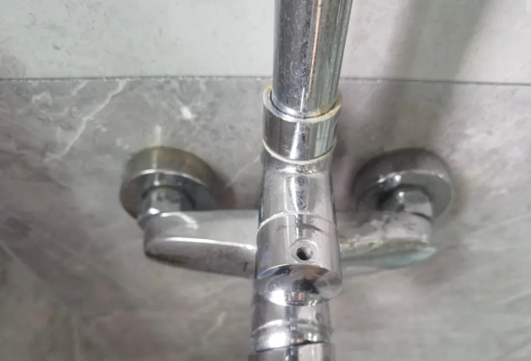 花洒分水阀更换新的还漏水,花洒漏水维修分水器