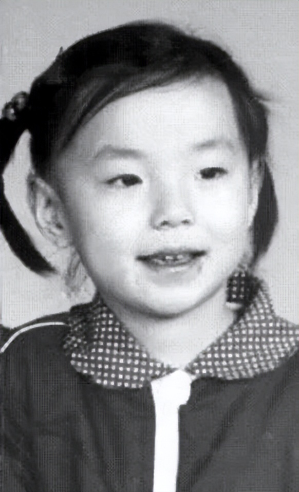 她是世界女乒第一人，大20岁老公与袁立同居12年，转身把她宠上天