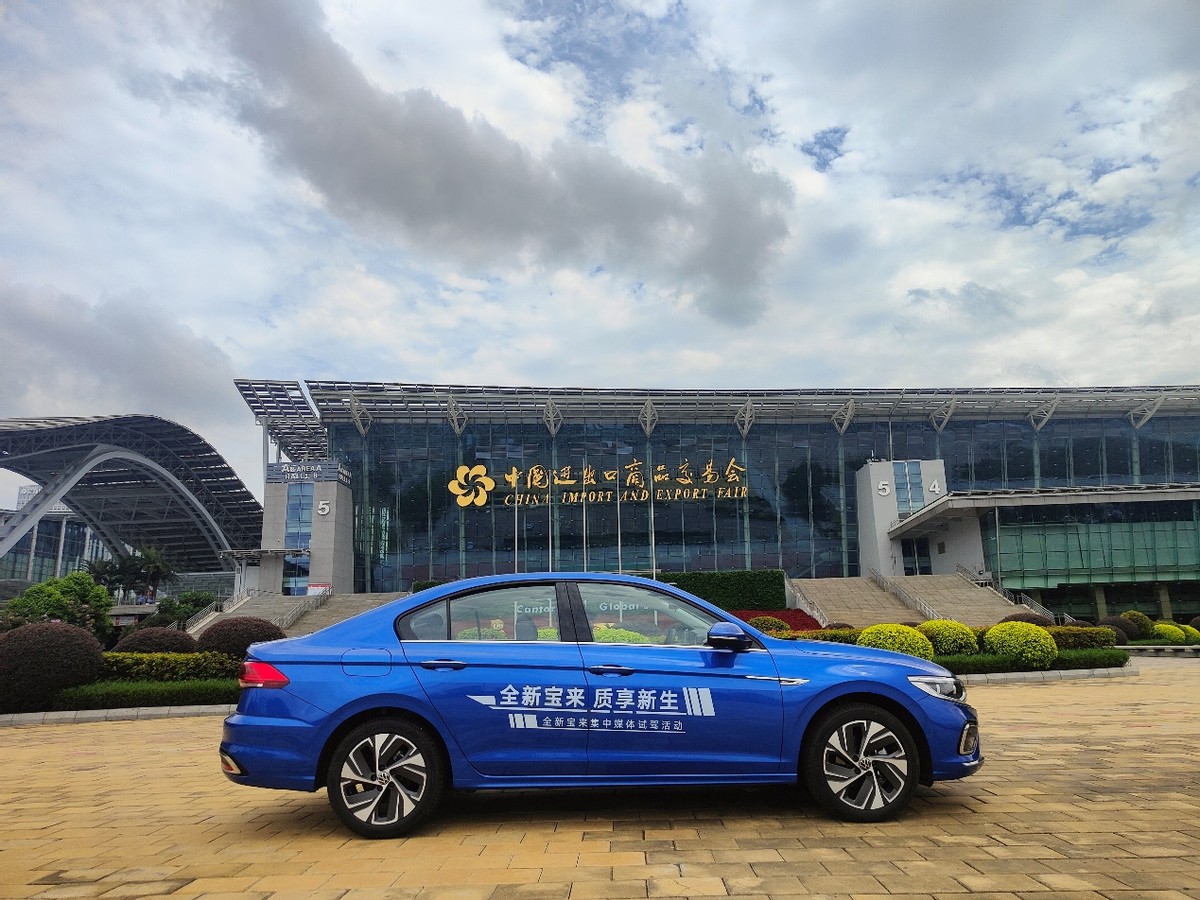 新款宝来顶配测评,全新宝来2022款油耗怎么样