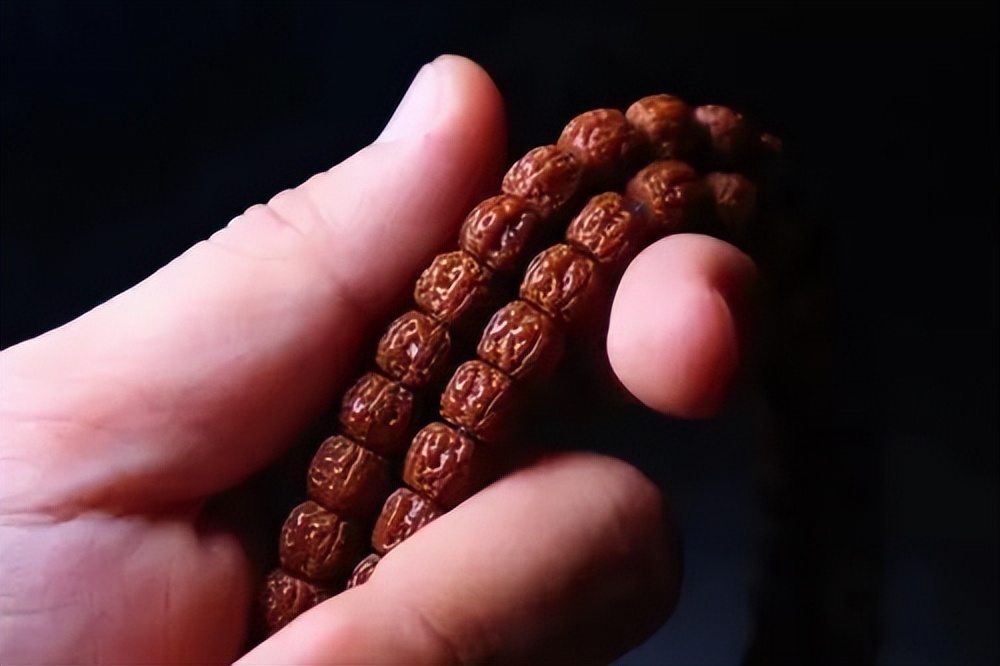 金刚菩提保养指南：清洁、保养全攻略，让你的菩提更美观！