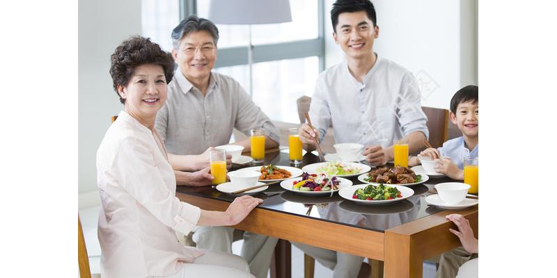 分家时大伯把烂滩地全给我爸，如今这里建高速，大伯肠子都悔青了