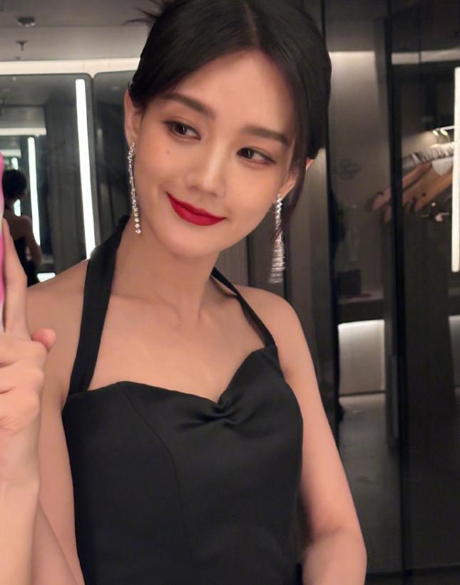 万茜张萌参加盛典的图片,李小冉出场美艳众人