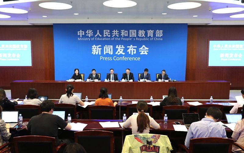 南京一学生中考成绩631分，最终被职高录取，学校回应：理性选择