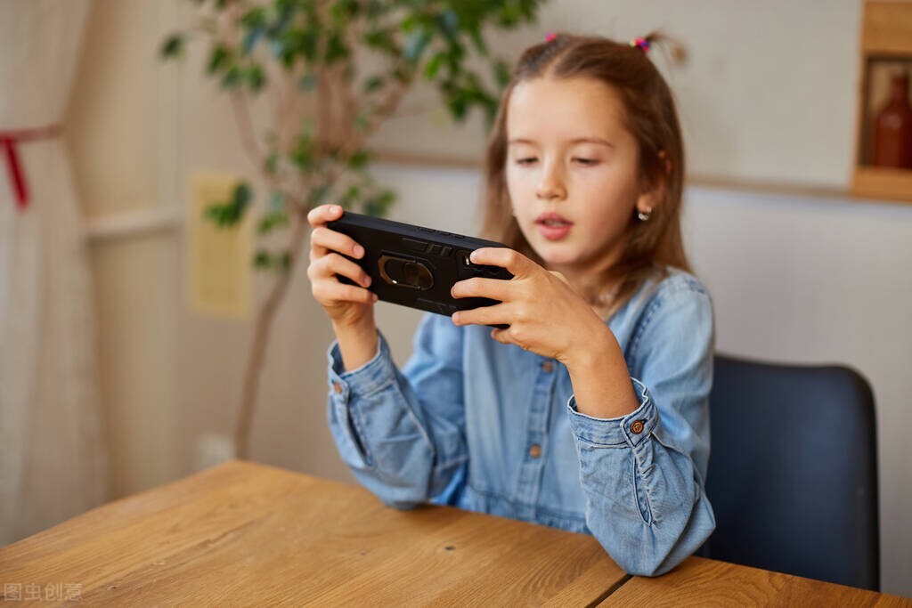 孩子到底能不能玩手机,孩子可以玩手机游戏吗