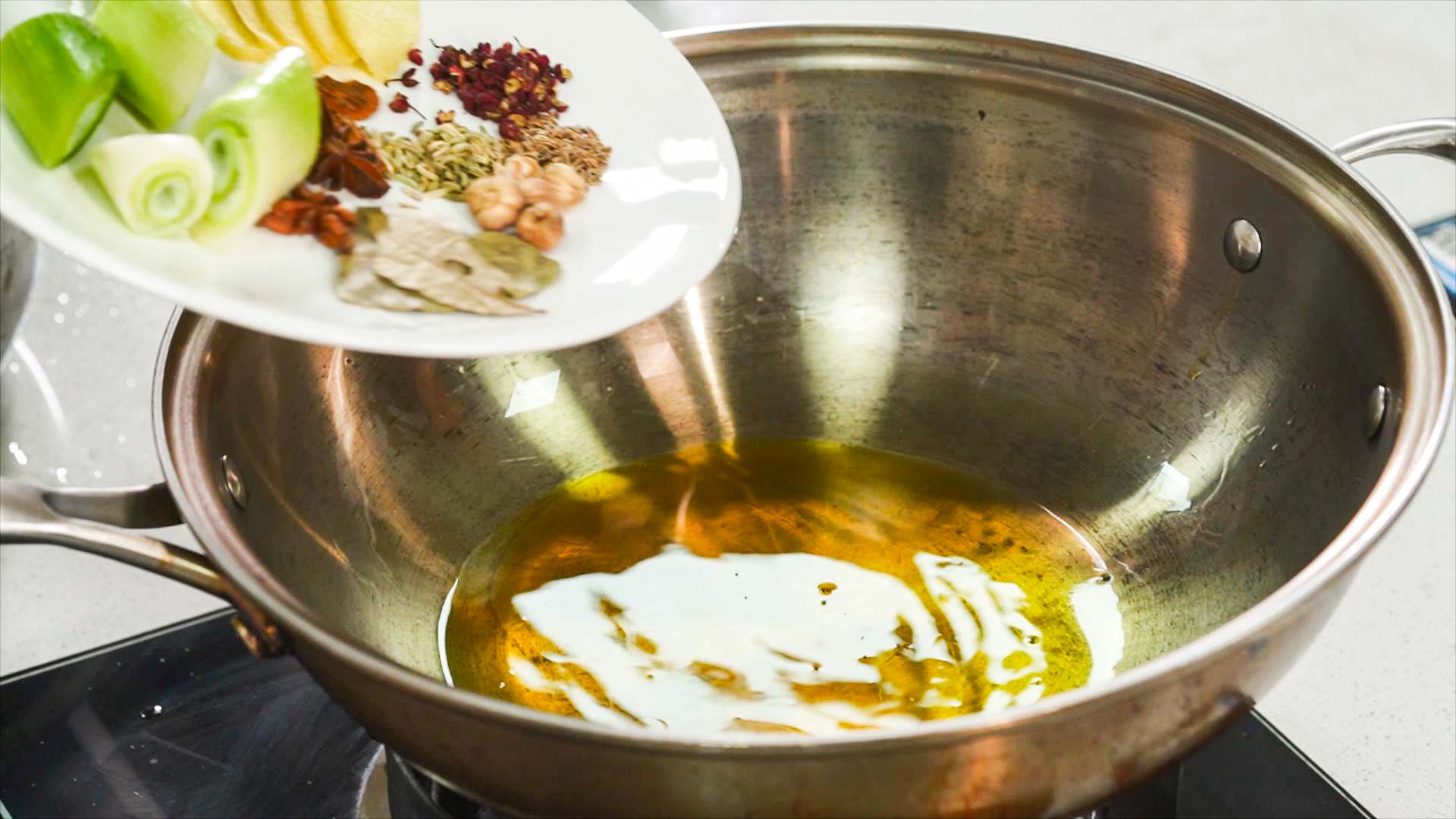 卤猪蹄怎么做才q弹劲道好吃,怎样卤猪蹄又香又软糯