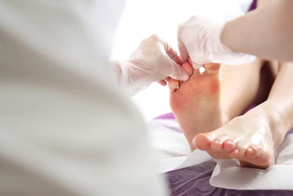 湿疹与带状疱疹的区别和注意事项,皮肤病带状疱疹用什么药好得快