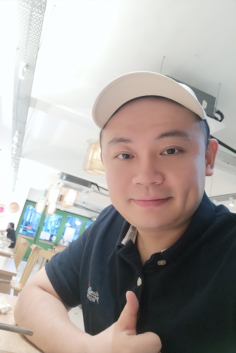 我，80后重庆人，到马来西亚开火锅店爆火，当地人吃免费蘸料上瘾