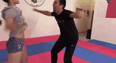 “金刚芭比”又火了，女性的柔美与力量，人人都可以是施瓦辛格