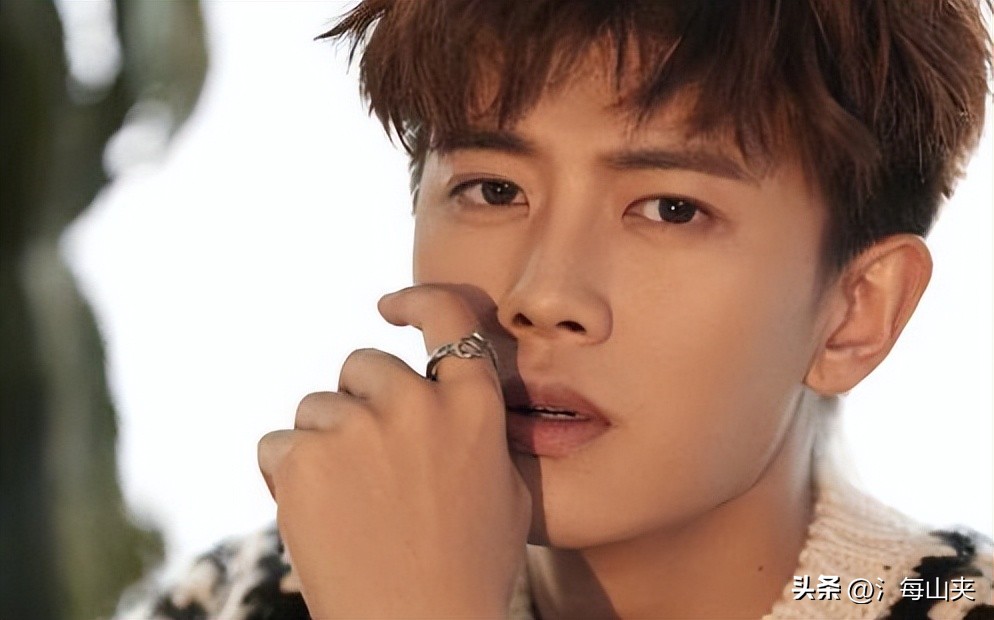 眼睛最小的男明星排名,眼睛小但是帅的男明星韩国