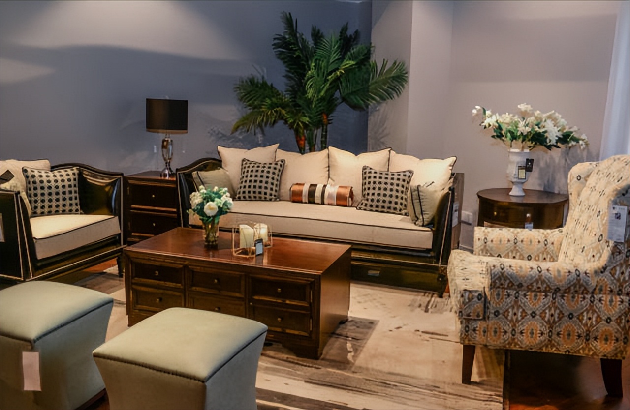 为什么实体店沙发比网购沙发软,为什么网上的沙发比实体店便宜