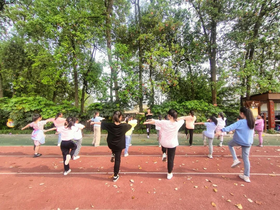 学校用心，学生开心，家长放心｜记天府新区白沙小学周末托管服务