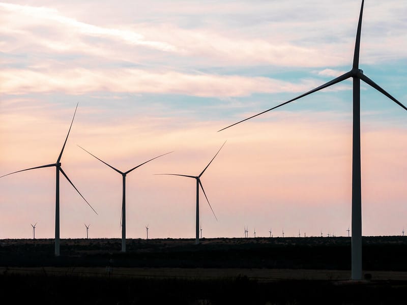 风车一转财源滚滚，风力发电转一圈能发几度电？一年又能赚多少？