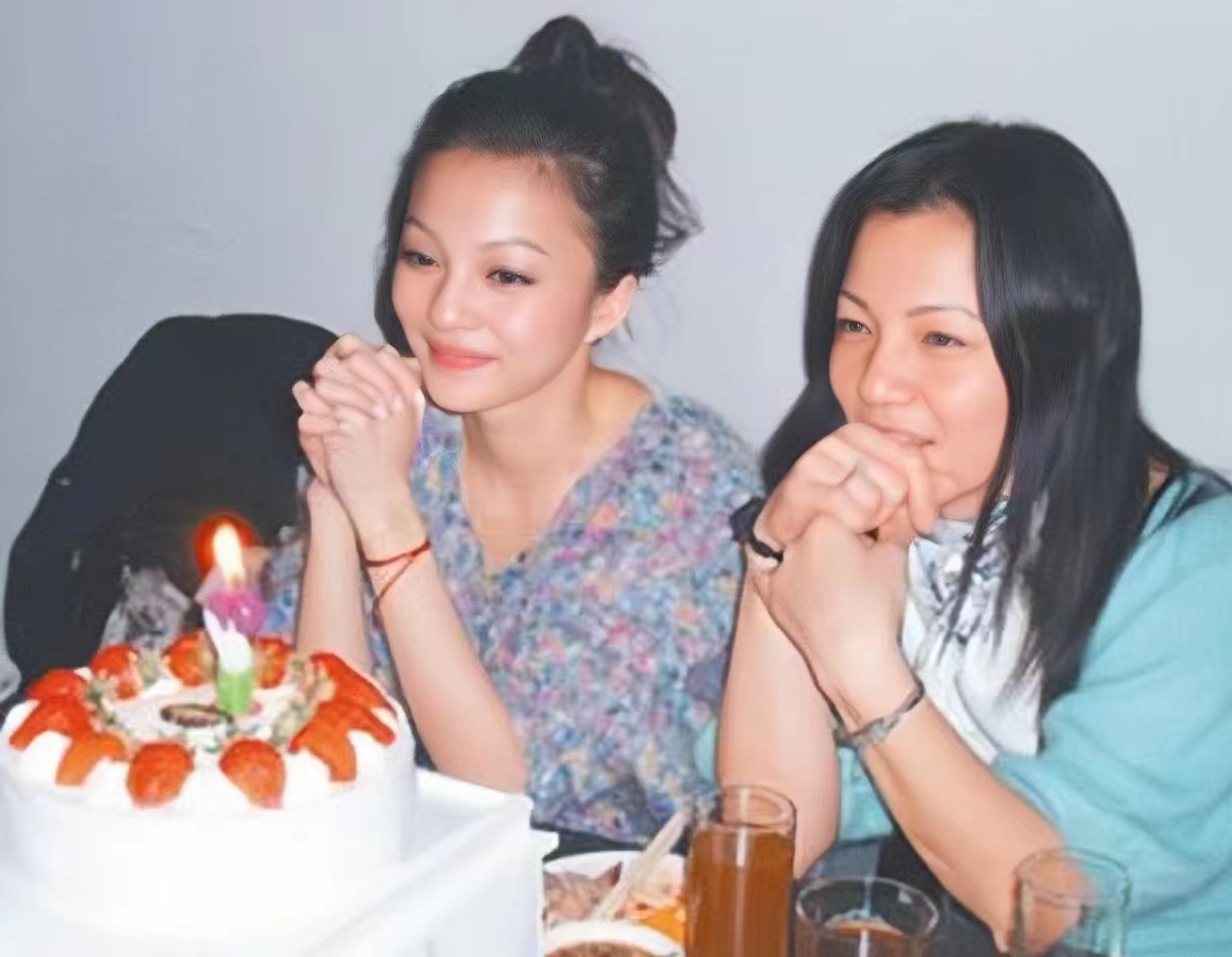 辱骂粉丝、无效宣发、卷款跑路，“家庭作坊”坑惨了这4位明星