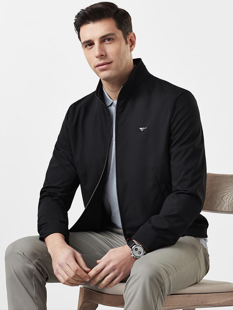 40-50岁男人穿什么颜色衣服好看,35至40岁男装品牌推荐性价比最高