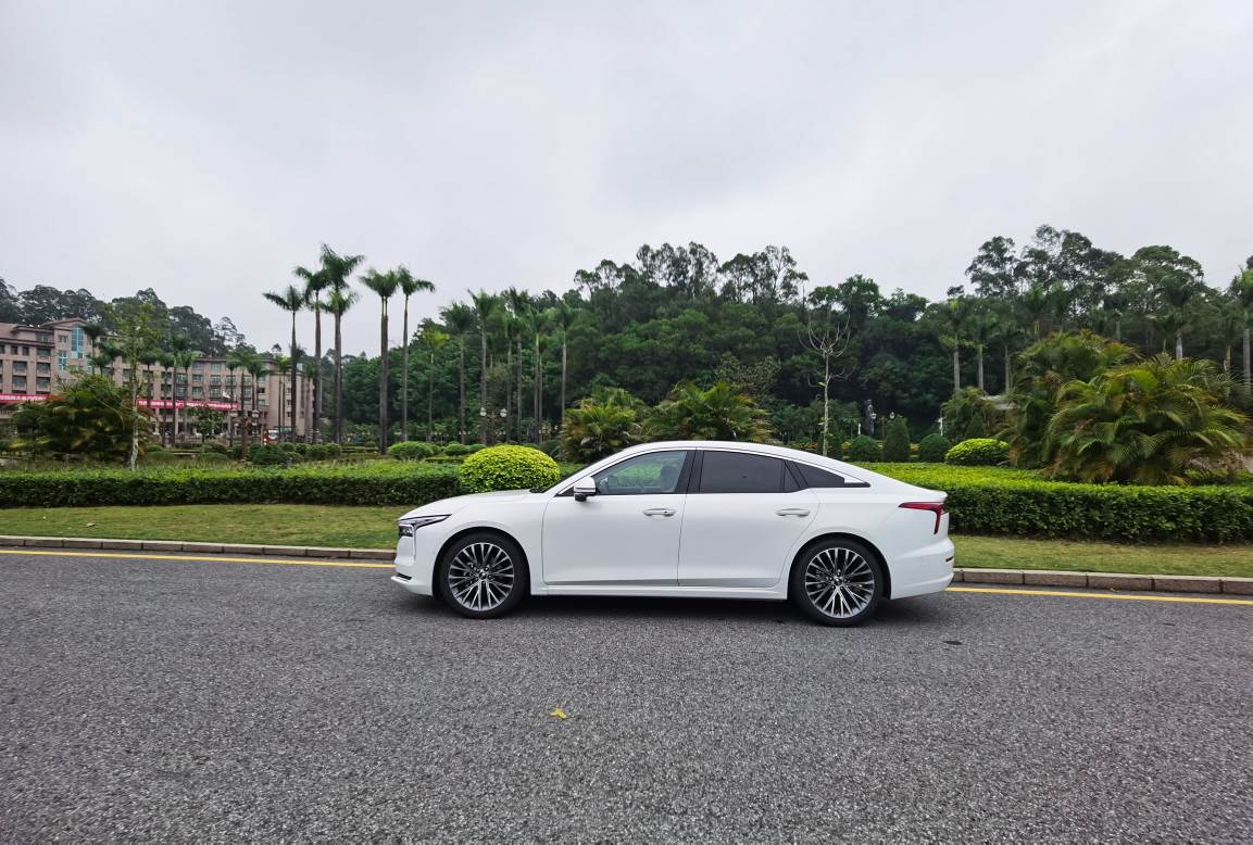 14奔腾b70试驾完整视频,2014奔腾b70运动豪华版