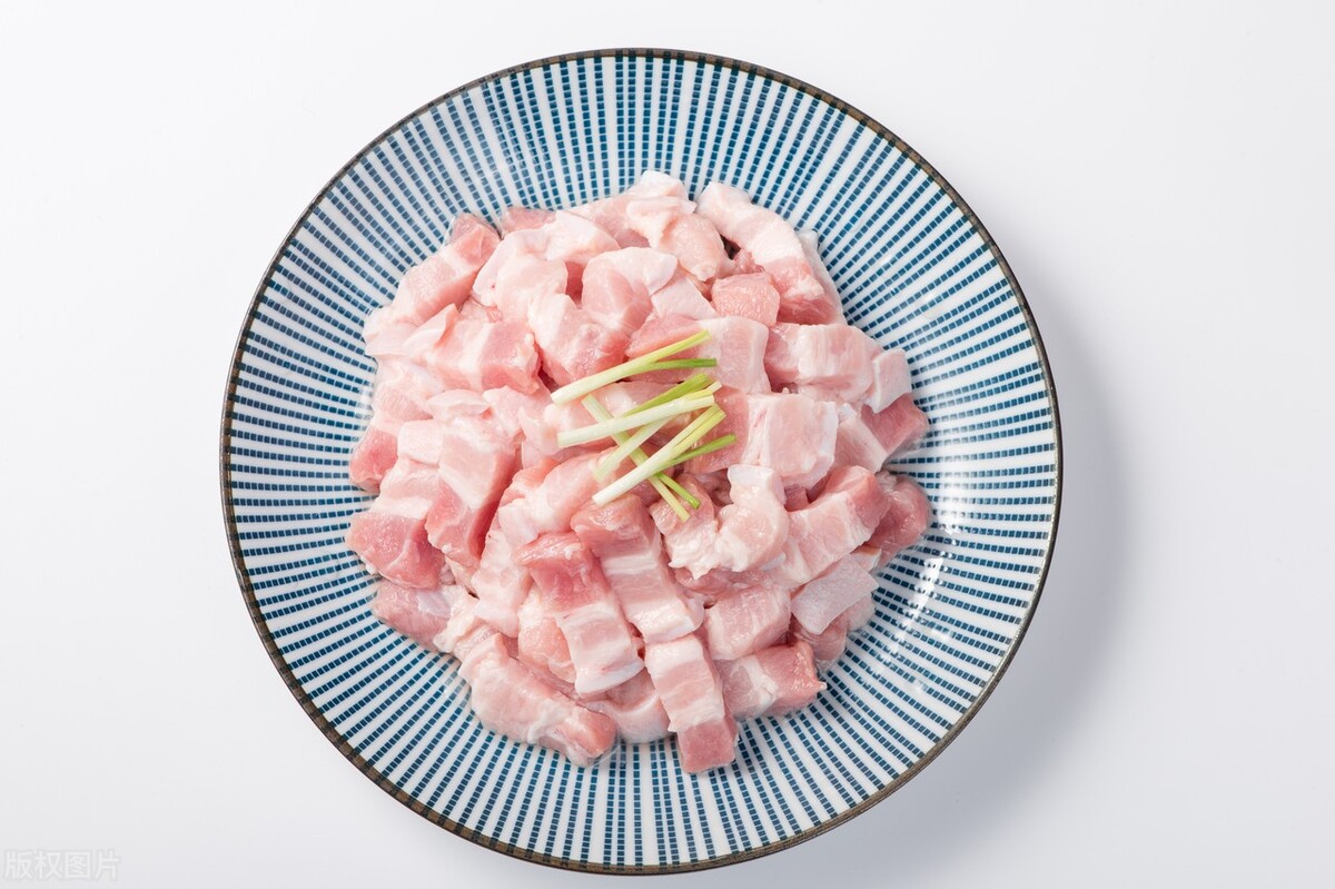 炸酱肉丝面条怎么做最好吃,芹菜炒肉炸酱面的做法