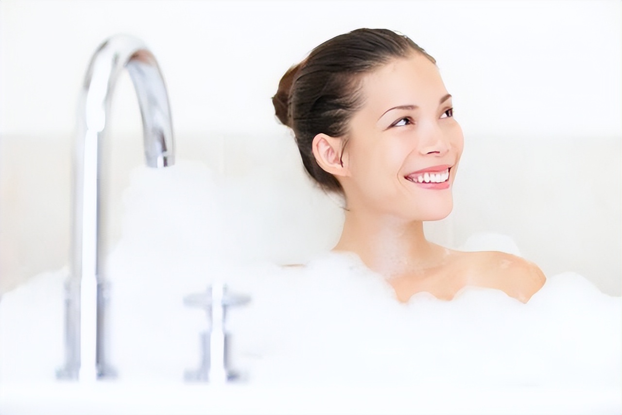 脖子上长了小肉粒可以自然消掉吗,脖子和腋下小肉粒是什么疣