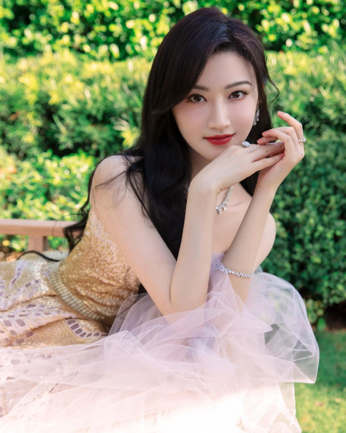 强捧不红景甜：坐拥3.5亿豪宅被张继科拒婚，资源逆天金主成谜