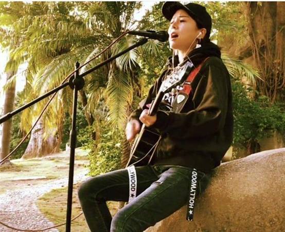 花姐：草根逆袭！一首《狂浪》赚千万，从流浪歌手变成顶级网红