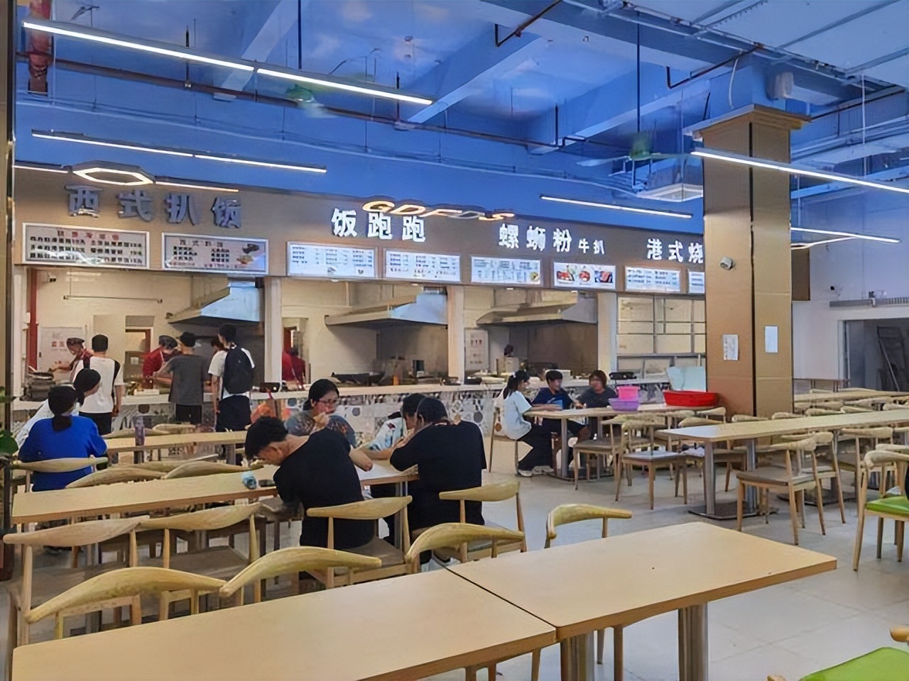 没学历北漂成功的例子,家境贫寒的少年创业