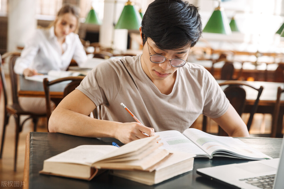 interminable,unstoppable,ceaseless三个词的不同