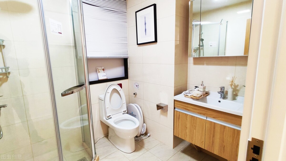 卫浴封边用美缝剂好还是玻璃胶好,卫浴收口用什么颜色玻璃胶