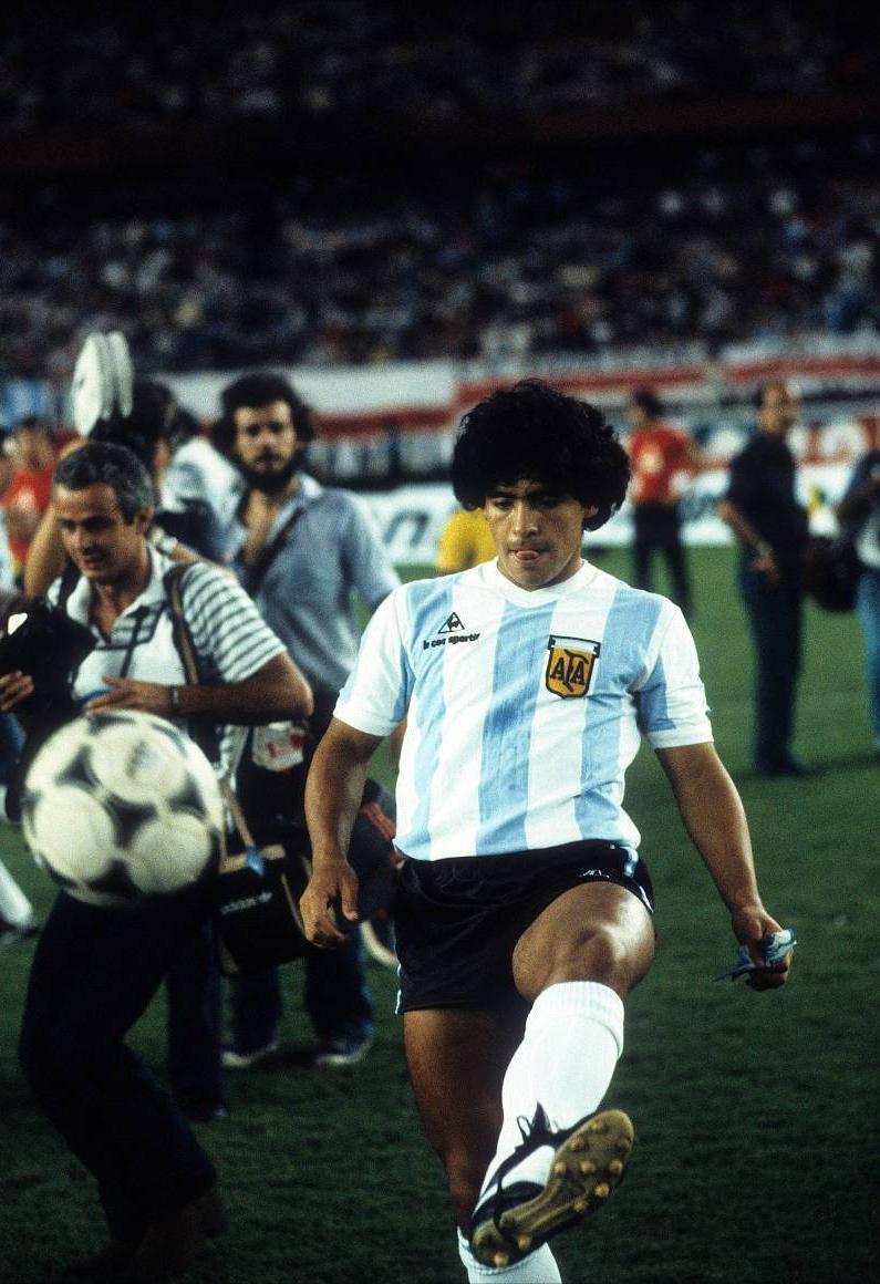 贝利和梅西c罗哪个强,贝利梅西c罗哪个更厉害