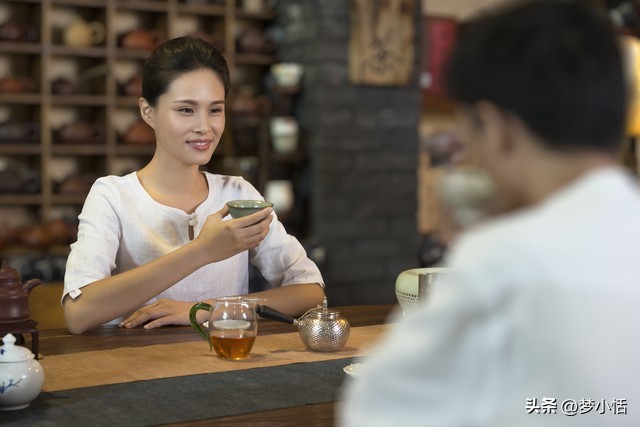 50岁生日，儿子送我1.2万生日礼物，五星酒店3桌，我却觉得心寒