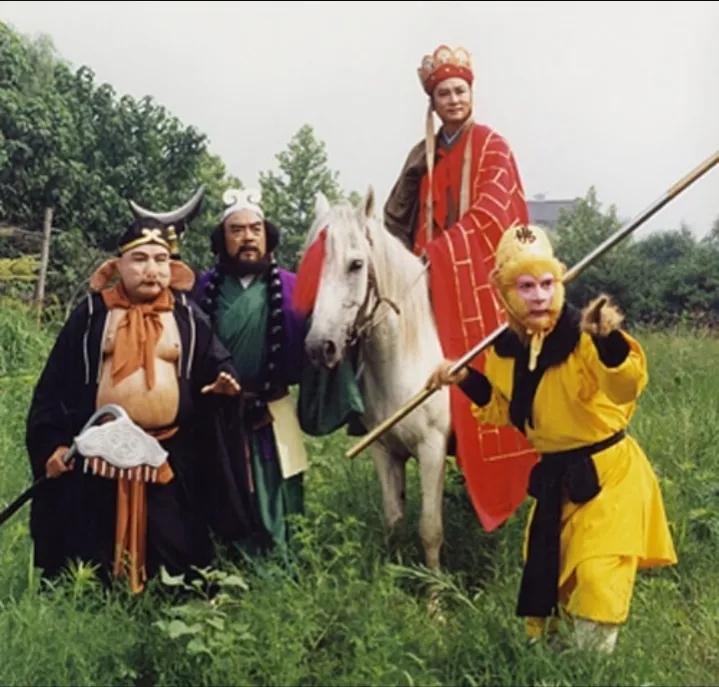 门前有水向右流什么意思,门前有水不是福屋后有山灾祸足