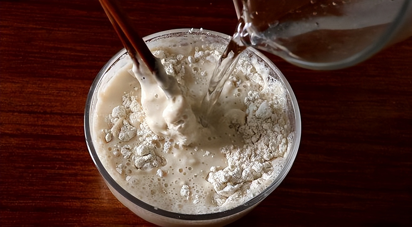 普通面粉加盐用凉水和面做面食,做面食时用冷水和热水的区别