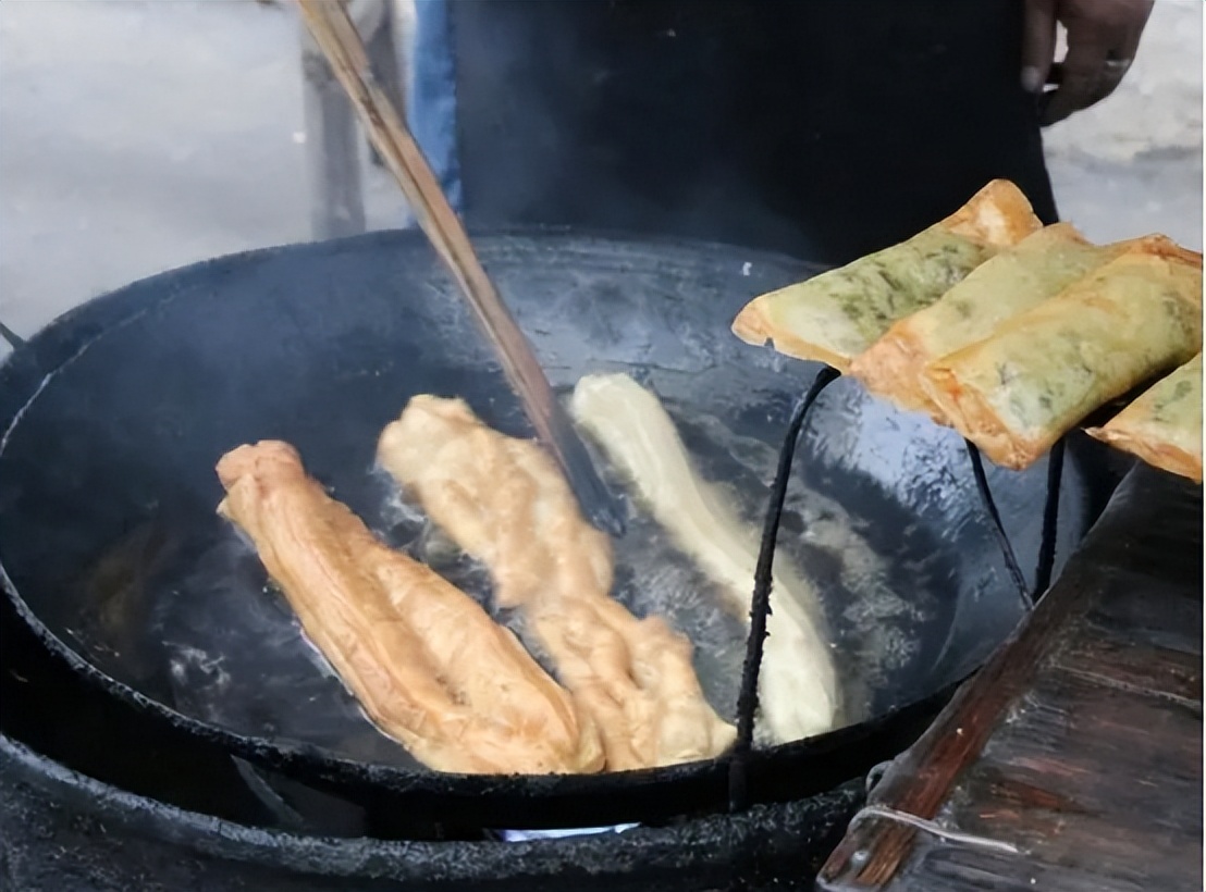 卖油条一分没赚还被罚款5万块,油条卖了半年被罚14万