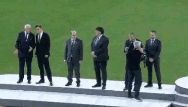 西甲皇家社会vs塞维利亚：预测主胜，客队庆祝欧罗巴夺冠会腿软