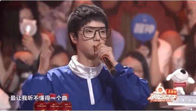 薛之谦说淋过雨却为别人撑伞,薛之谦自己淋雨总想给别人撑伞