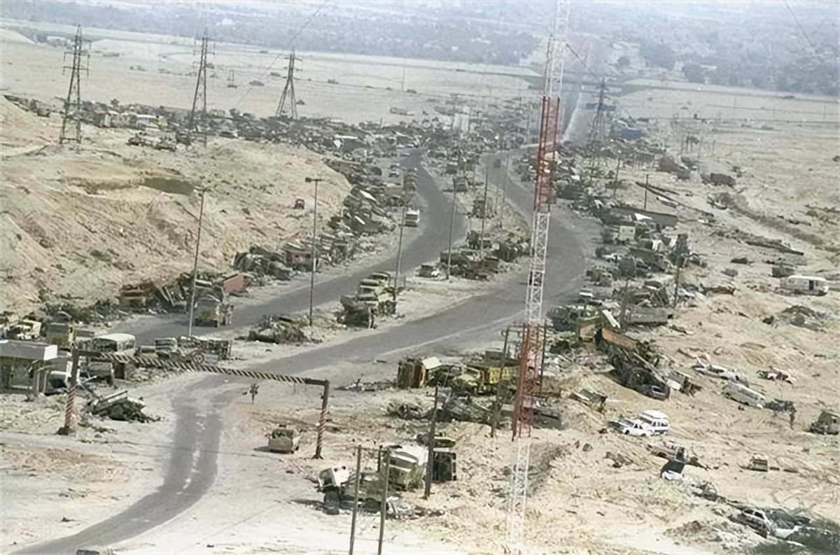 中国人在伊拉克开餐馆，一年赚了300万，美国大兵开直升机来买酒