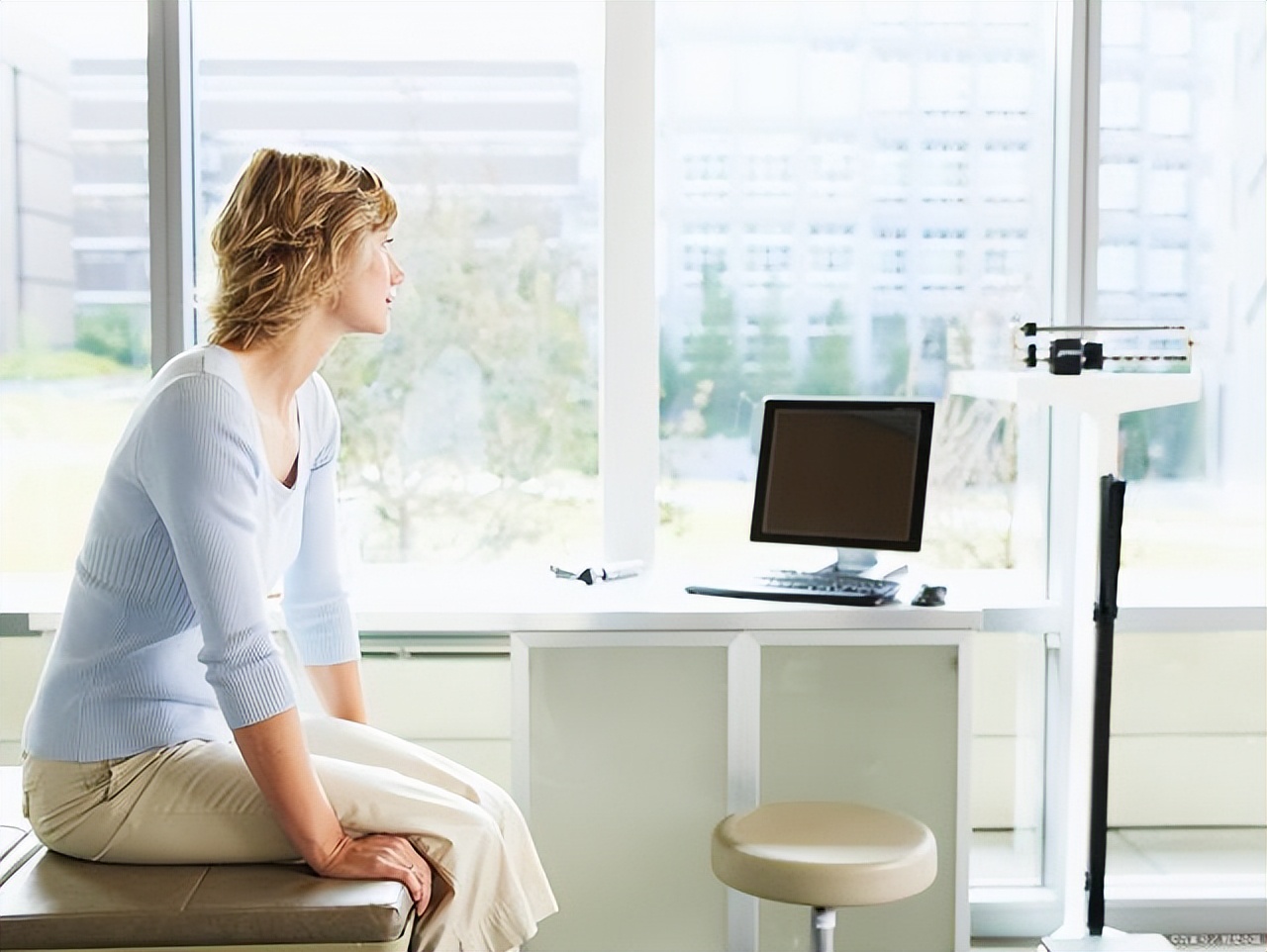 月经结束还有褐色分泌物排出,月经后有褐色分泌物怎么让它干净