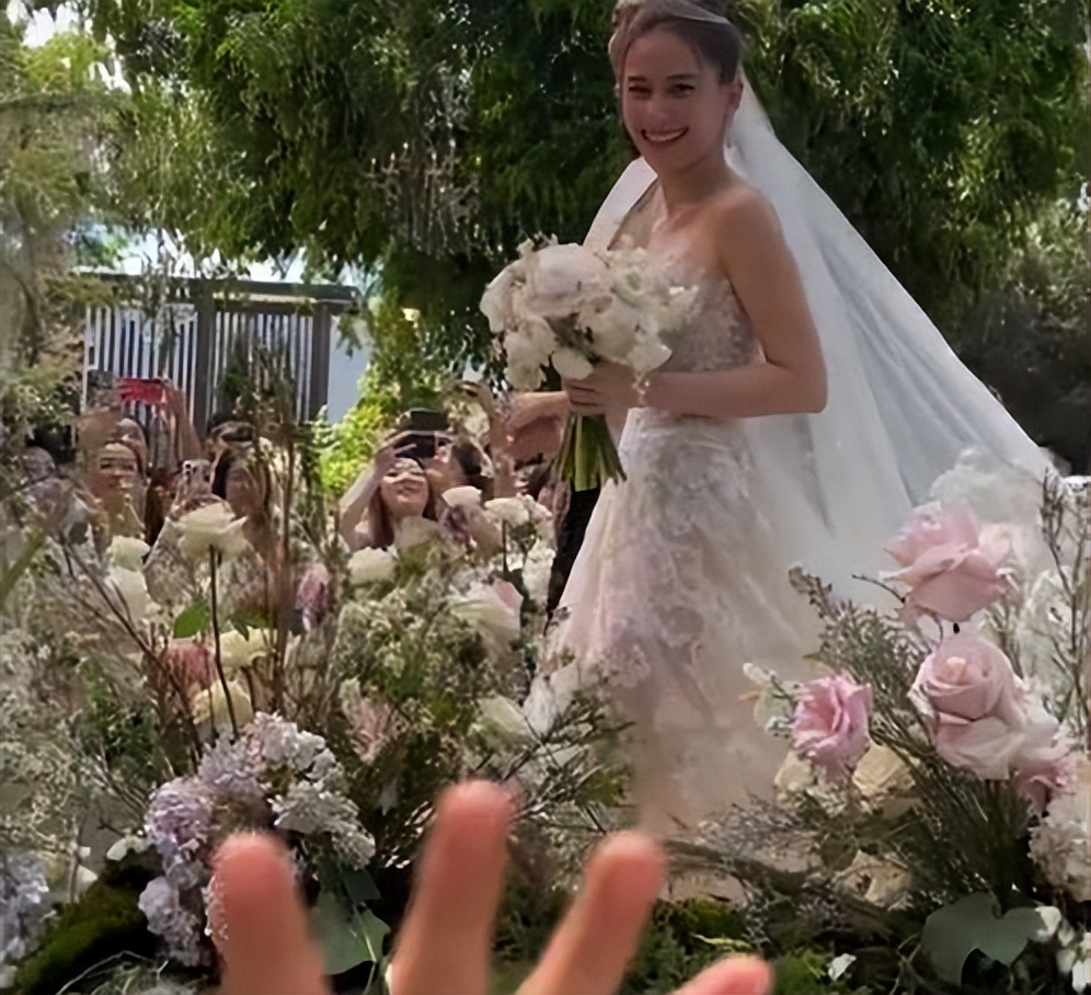 何超莲和窦骁婚礼娘家人出席了吗,何超莲窦骁将举办婚礼罕见同框