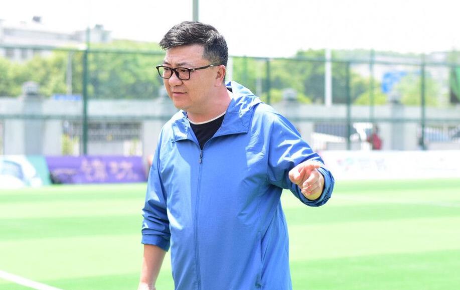 董路怒批村超球队业余,董路足球报文章