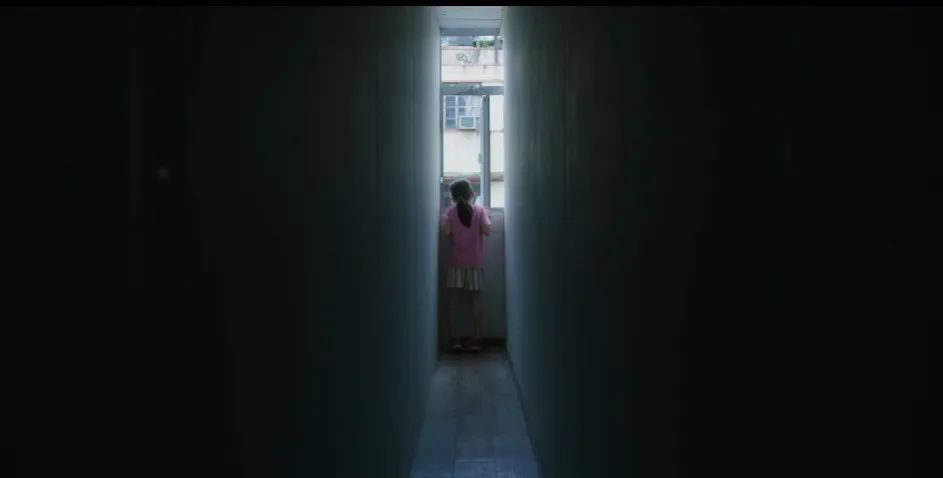 一开口就要被捂嘴?成年人难以启齿的禁忌话题,还得是她才有胆拍