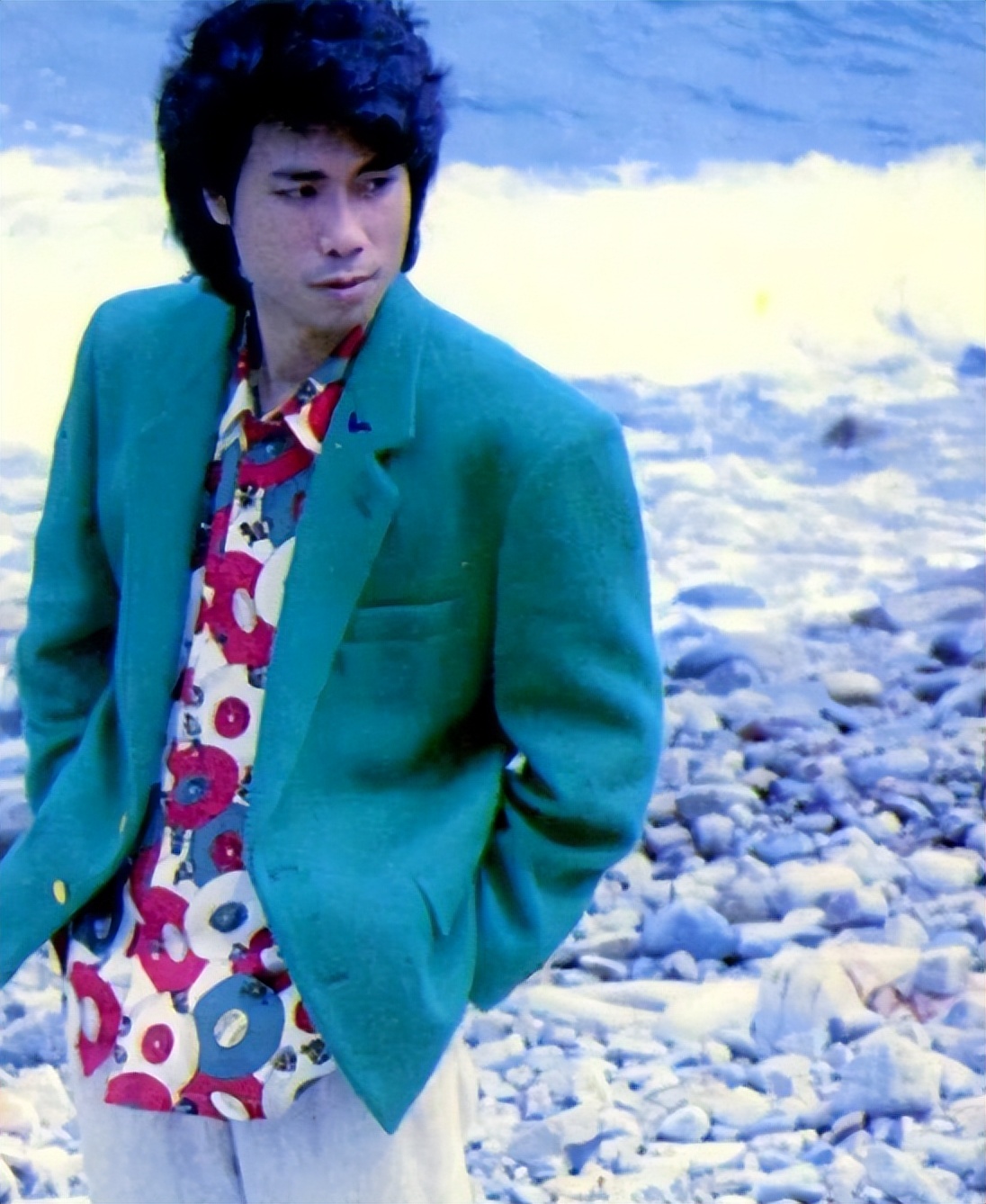 70岁香港摇滚教父夏韶声：情史胜过谢贤，与33岁女友只恋爱不结婚