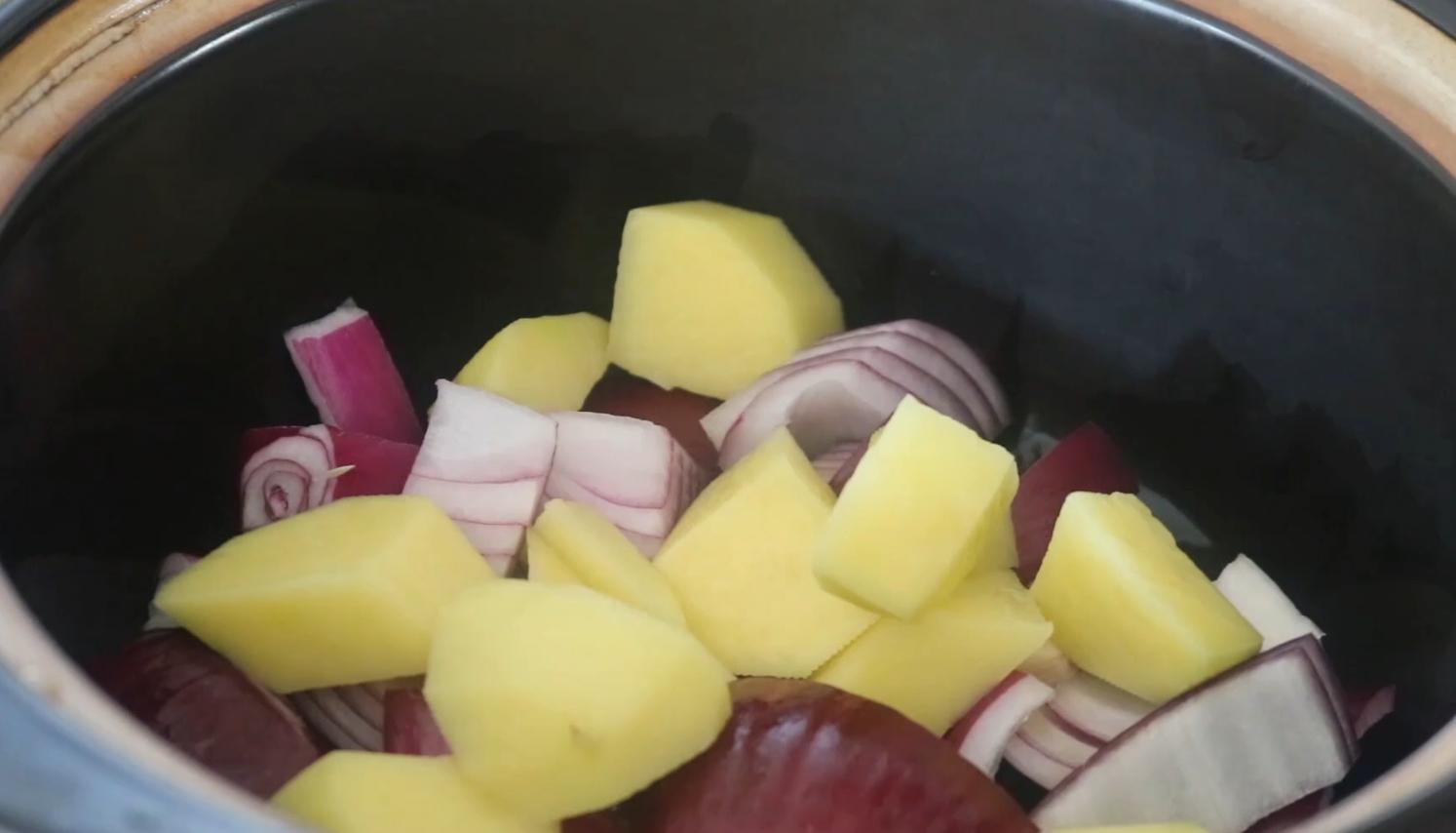 家常炖鸡做法不用油,怎么炖鸡好吃又嫩又入味