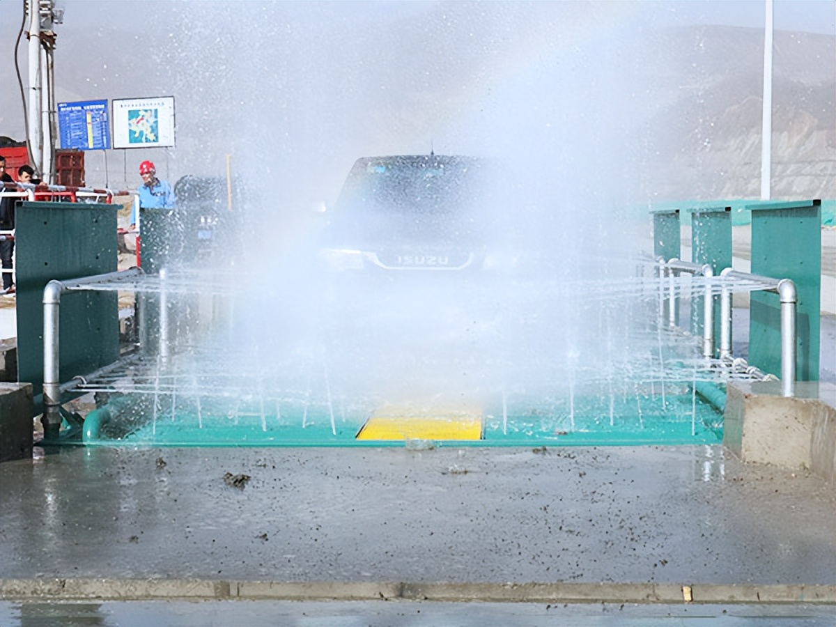 大型卡车免基础型洗车设备,大型卡车洗车设备案例