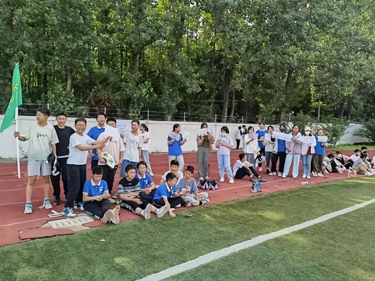 第四十二中学湖畔分校第九届“信心杯”校园足球联赛完美收官