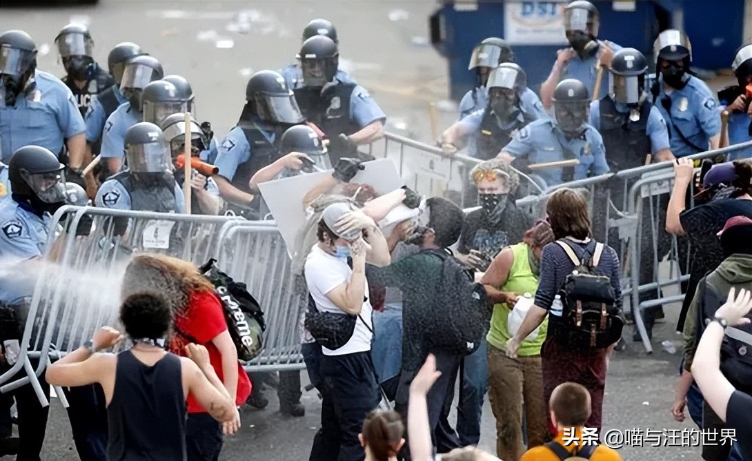 普通人遇到火箭弹怎么办,现实中人可以避开子弹吗