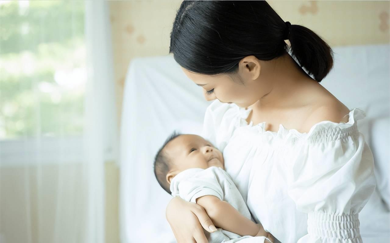 半岁孩子死活不吃奶粉,一岁多宝宝不喝奶要饿着吗