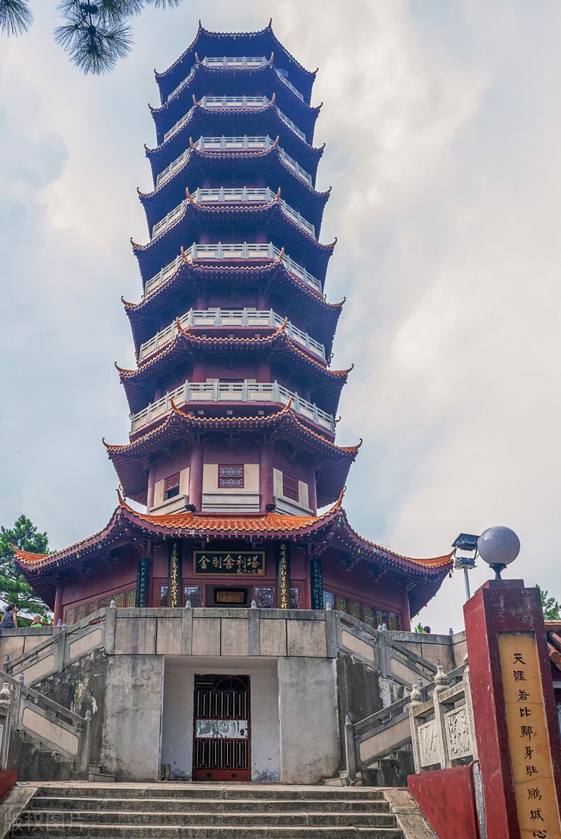 国内人气最旺的十大宗教名山,国内人气最旺十大名山