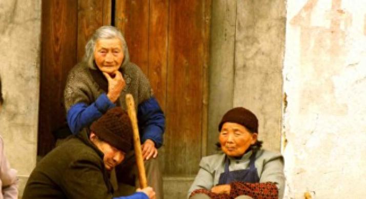 丈夫把情人安排进家里当保姆,老公把情人请回家当保姆