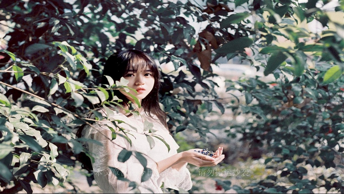 女孩遭残忍施暴10小时，被扒光扔草地羞辱，家属收到被虐视频