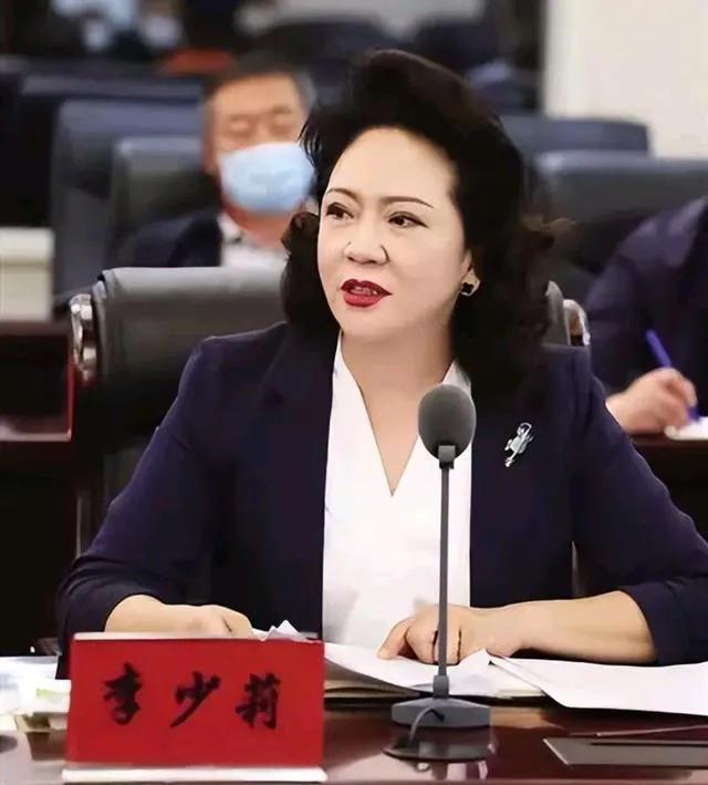 “李少莉事件”持续曝光后再登国外期刊，听外国人是如何评价她的