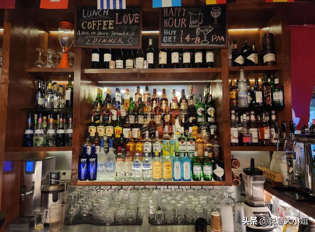 去这条充满松弛感的“小马路”，慵懒地溜达一天才是正经事