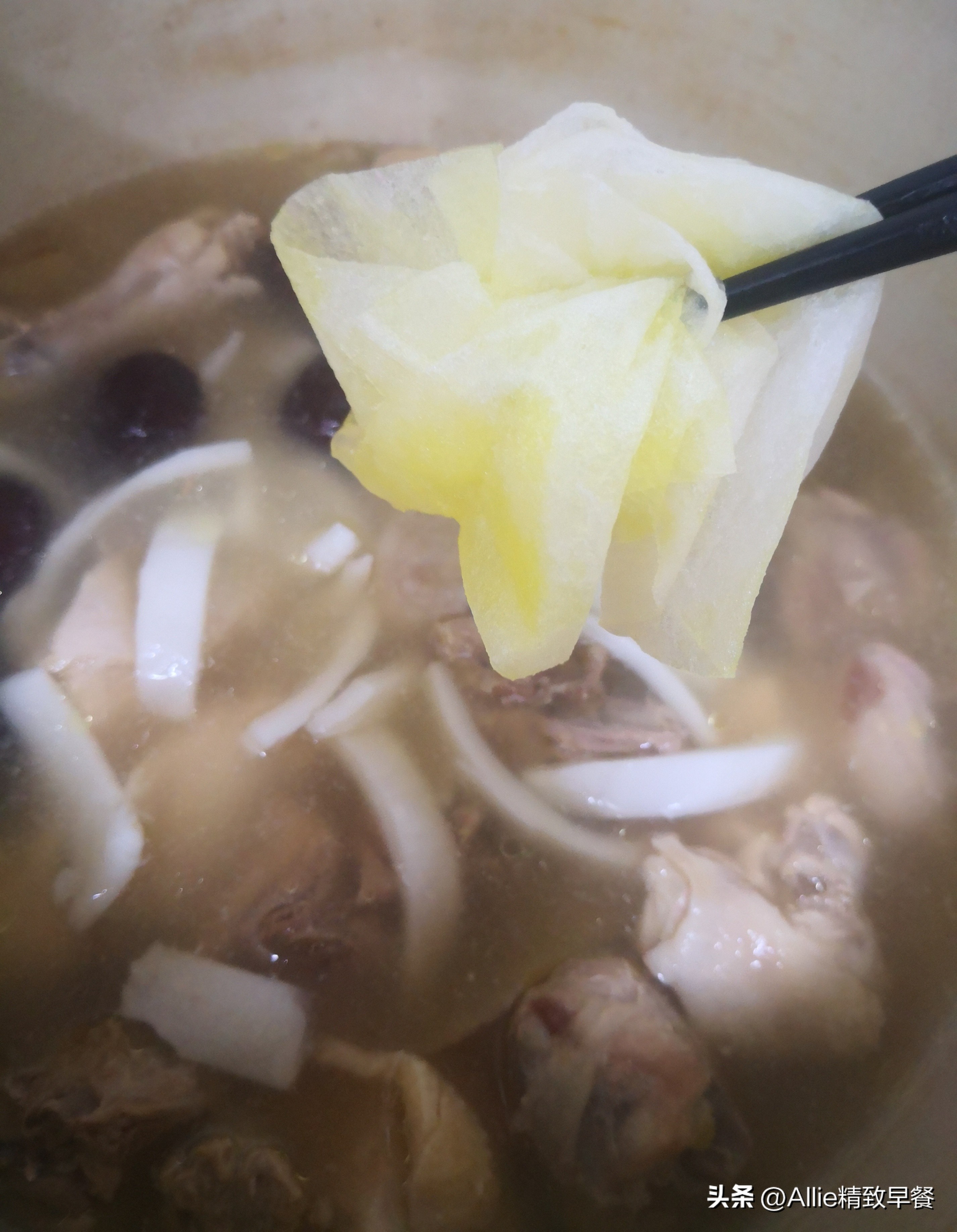 鸡汤怎么做不油腻好喝,大厨做鸡汤怎么炖好喝又不油腻